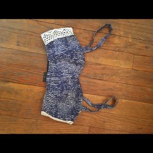 Hollister crop top size xs